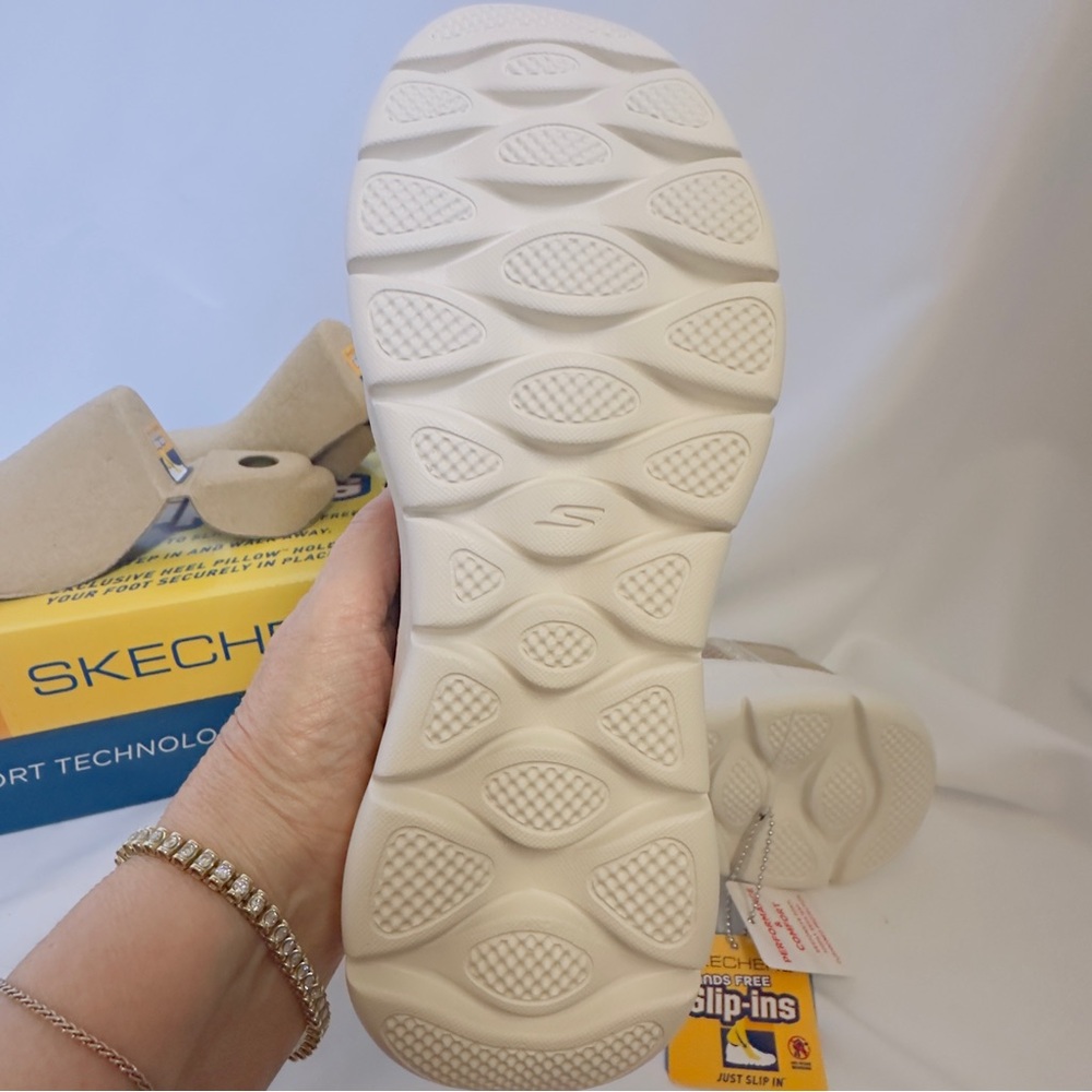 Skechers Woman's Hands Free Slip In Go Walk Flex Relish Sneakers SZ 8 Taupe NWT - Picture 7 of 12
